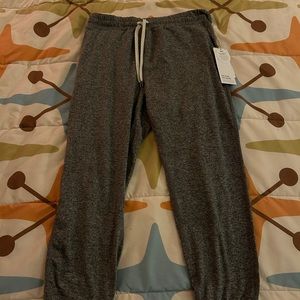 NEW WITH TAGS VUORI WOMENS JOGGERS